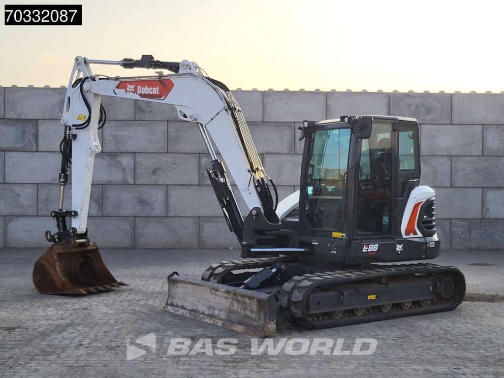 Bobcat E88 A/C Photo 2