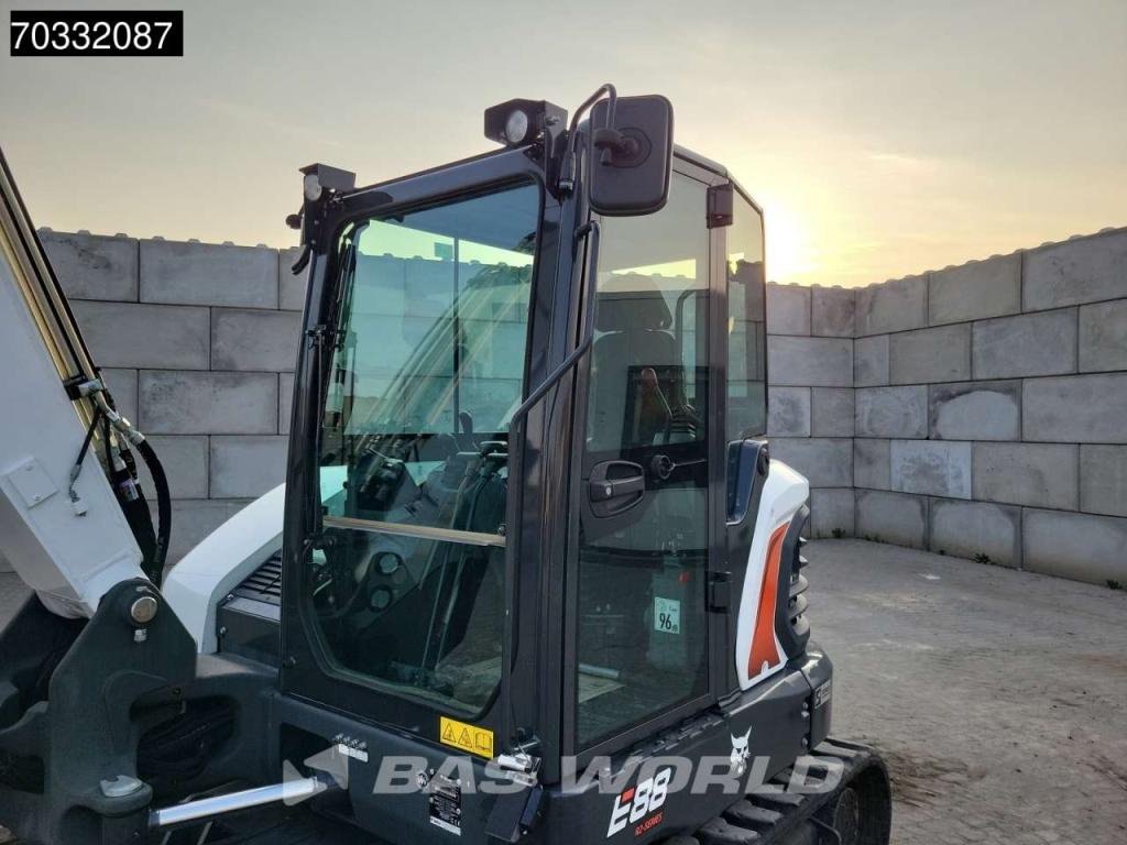 Bobcat E88 A/C Photo 21