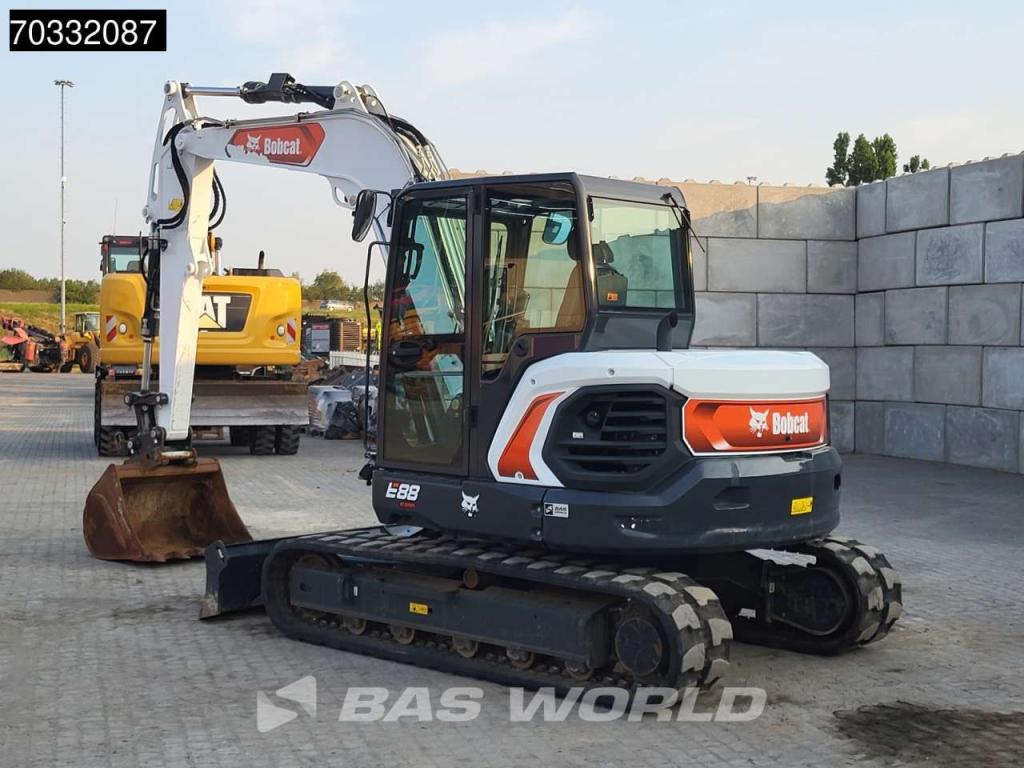 Bobcat E88 A/C Photo 3