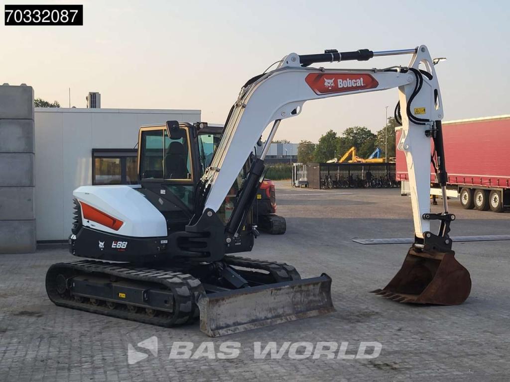 Bobcat E88 A/C Photo 9