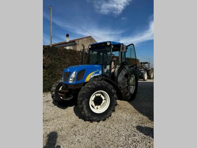 New Holland T4050 Photo 1