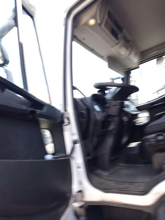 Iveco EUROCARGO CUBE 190-280L Photo 9
