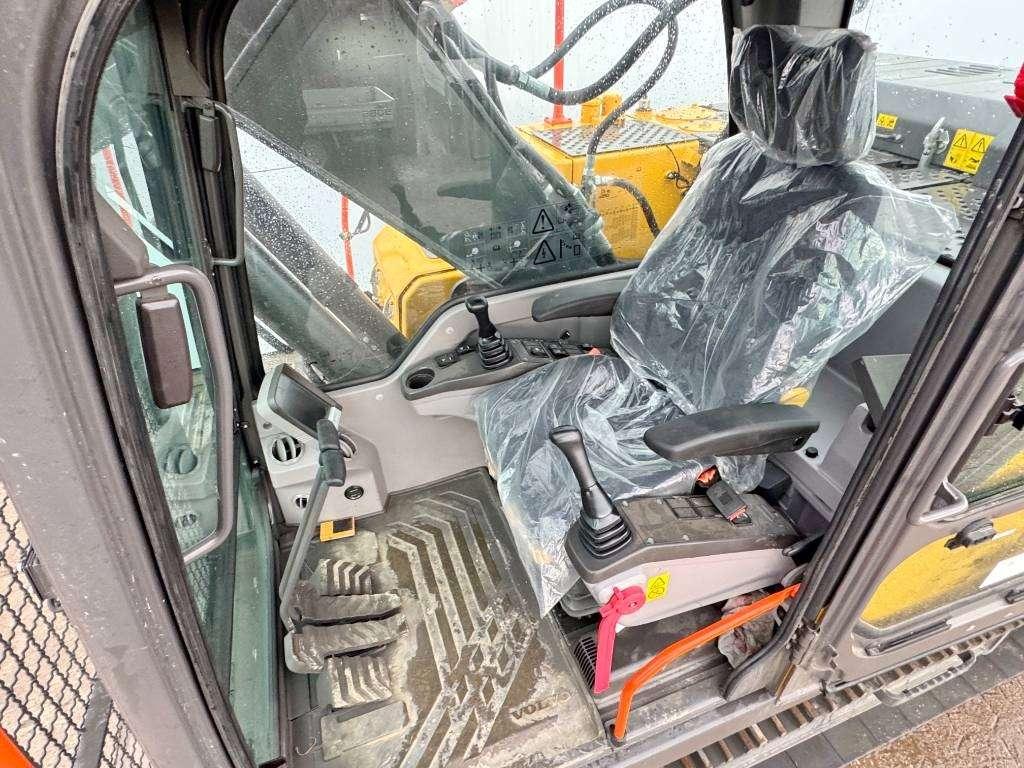 Volvo EC220D - New / Unused / 2025 Model Photo 7