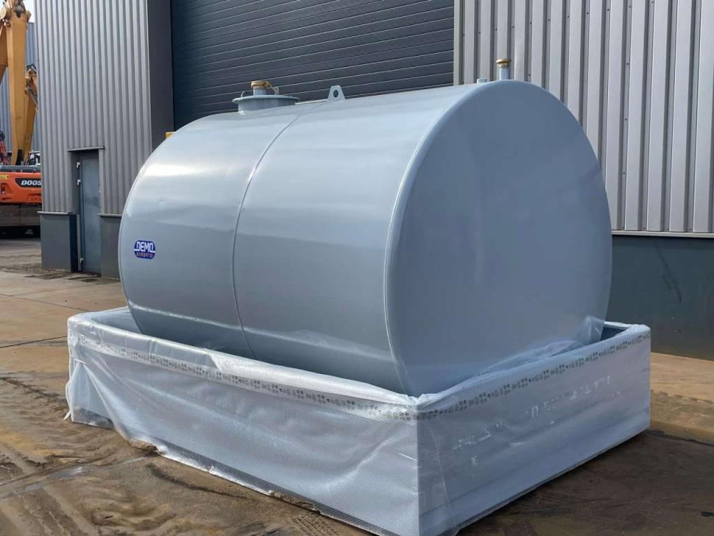 Emiliana Serbatoi TF9/50 9000Ltr fuel tank Photo 2