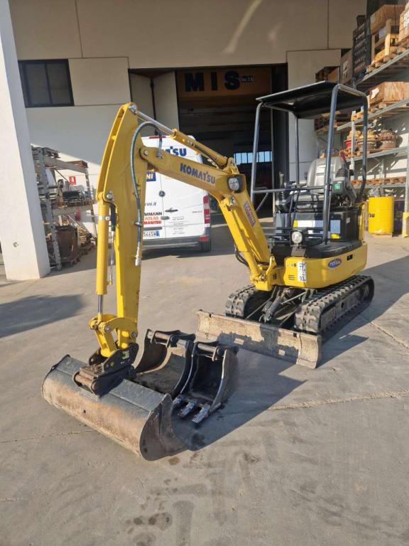 Komatsu PC16R-3HS Photo 3