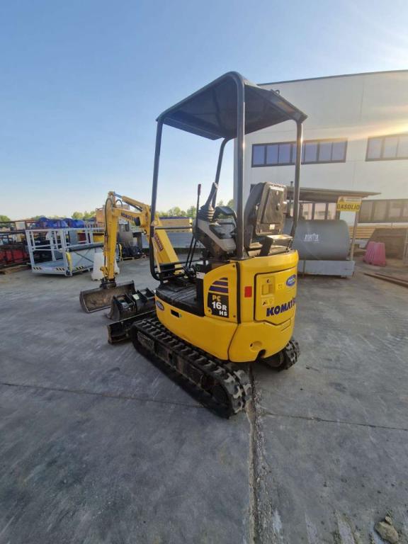Komatsu PC16R-3HS Photo 6