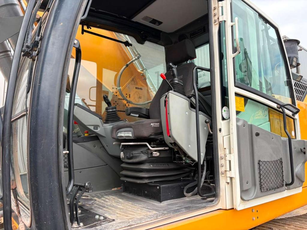 Liebherr R945 S-HD Photo 20