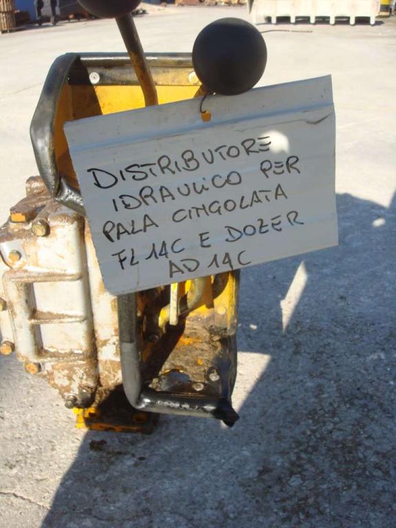 Distributeur hydraulique pour Fiat Allis FL14C e DOZER AD14C Photo 2