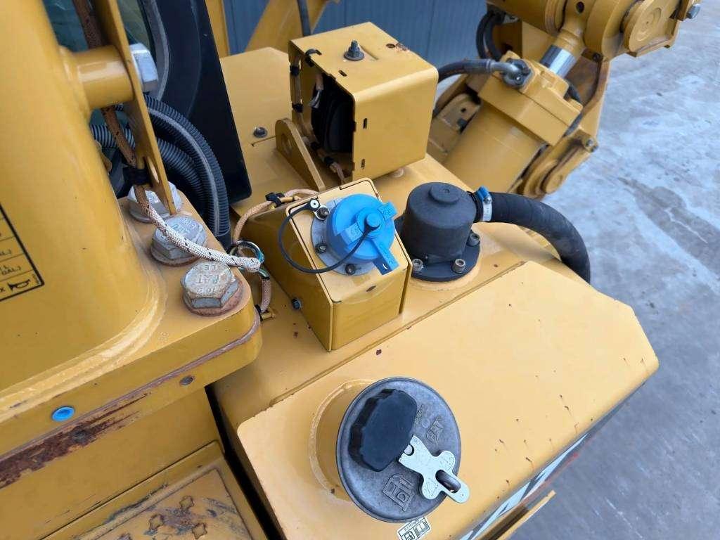 Caterpillar D8T - CE Photo 19