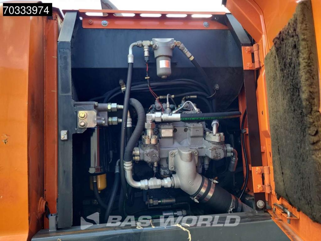 Hitachi ZX210W -3 Photo 14