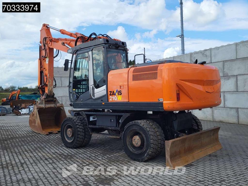 Hitachi ZX210W -3 Photo 2