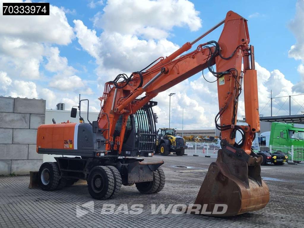 Hitachi ZX210W -3 Photo 6