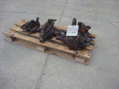 Distributeur hydraulique pour Hitachi ZW220 en vente par OLM 90 Srl