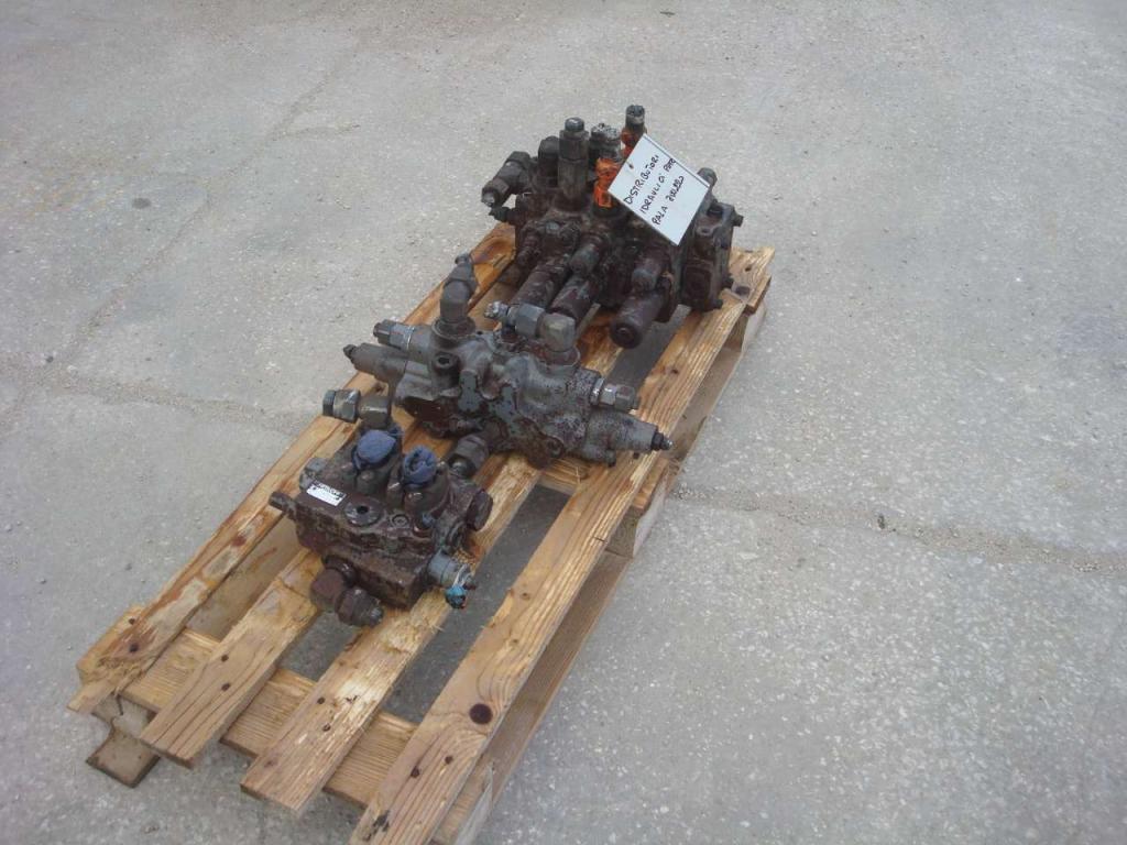 Distributeur hydraulique pour Hitachi ZW220 Photo 3