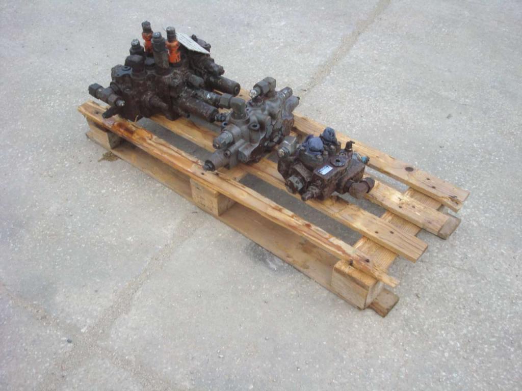Distributeur hydraulique pour Hitachi ZW220 Photo 4