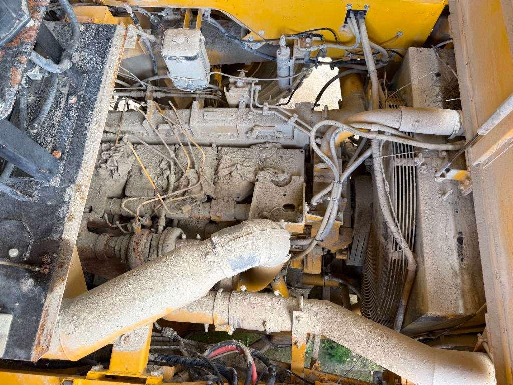 Komatsu HD605-5 **Engine broken** Spare parts for sale! Photo 18