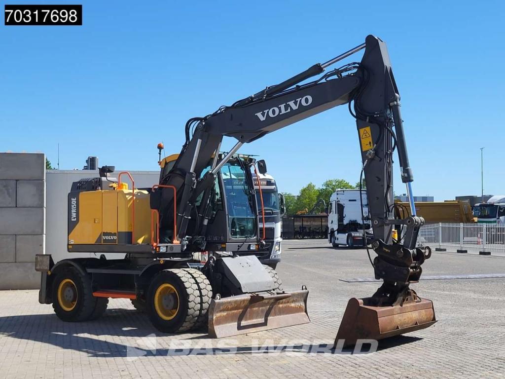 Volvo EWR150 E Outriggers + Blade Photo 10
