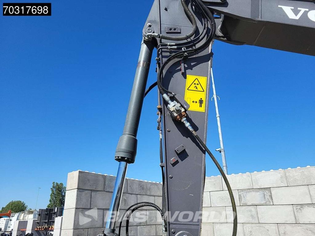 Volvo EWR150 E Outriggers + Blade Photo 13
