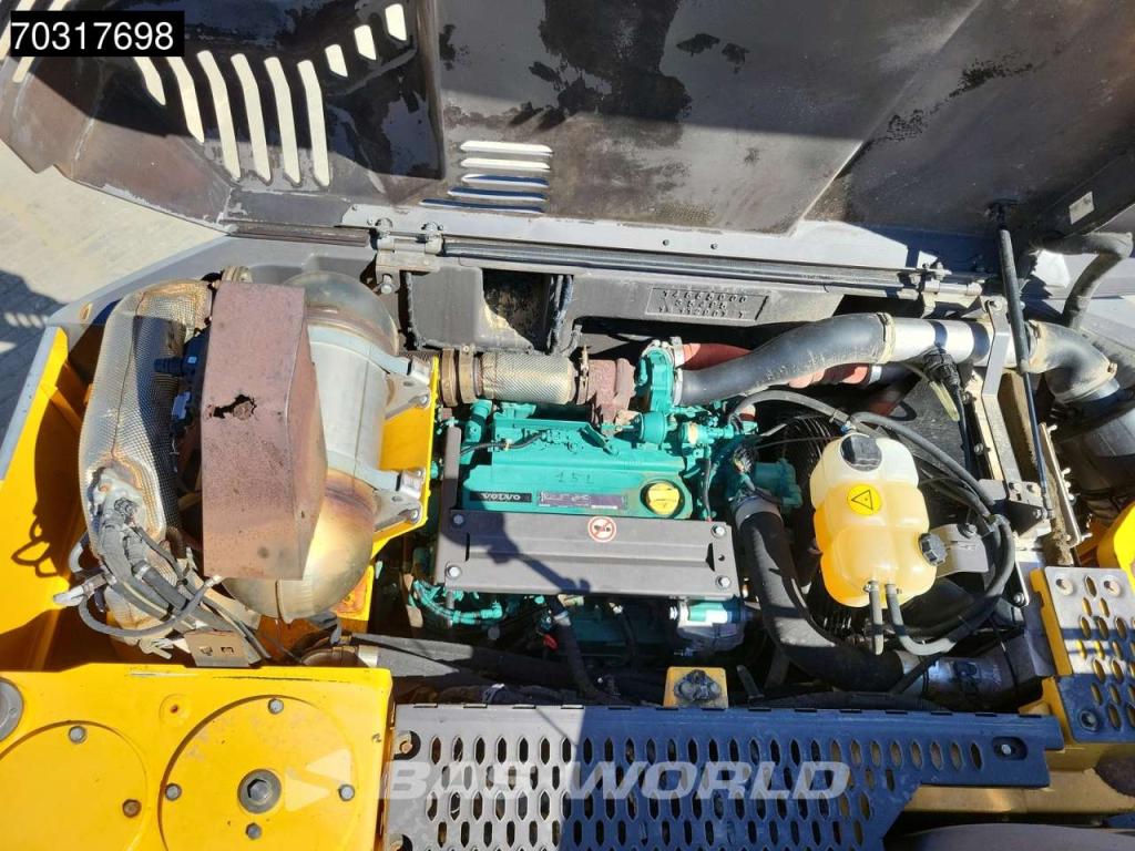 Volvo EWR150 E Outriggers + Blade Photo 20