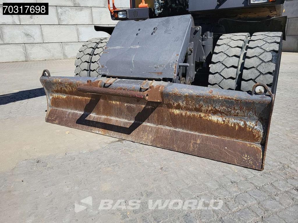 Volvo EWR150 E Outriggers + Blade Photo 30
