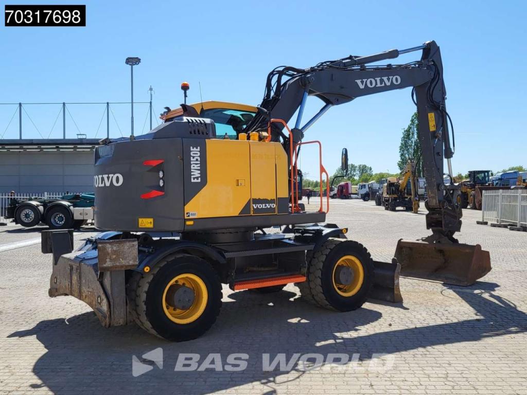 Volvo EWR150 E Outriggers + Blade Photo 8