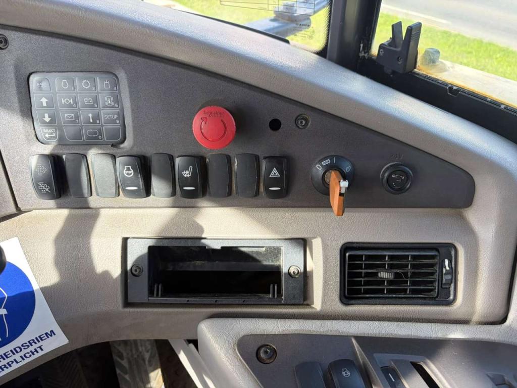 Volvo A25G Photo 23