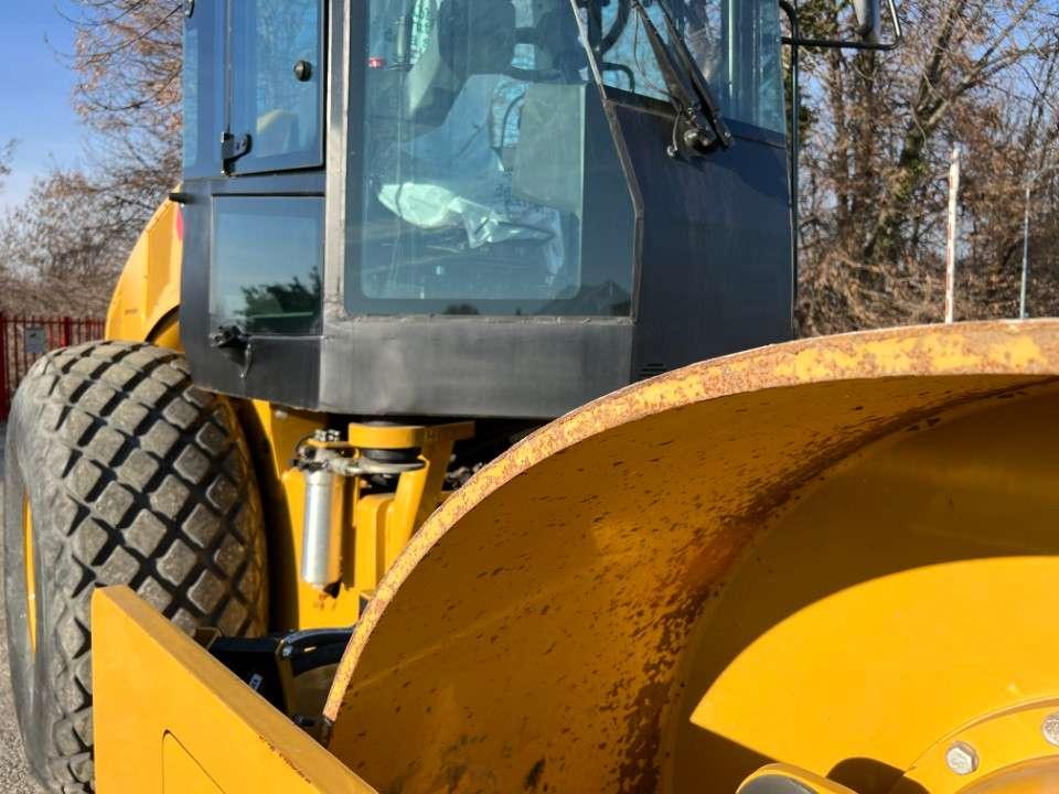 Caterpillar CS54B Photo 5