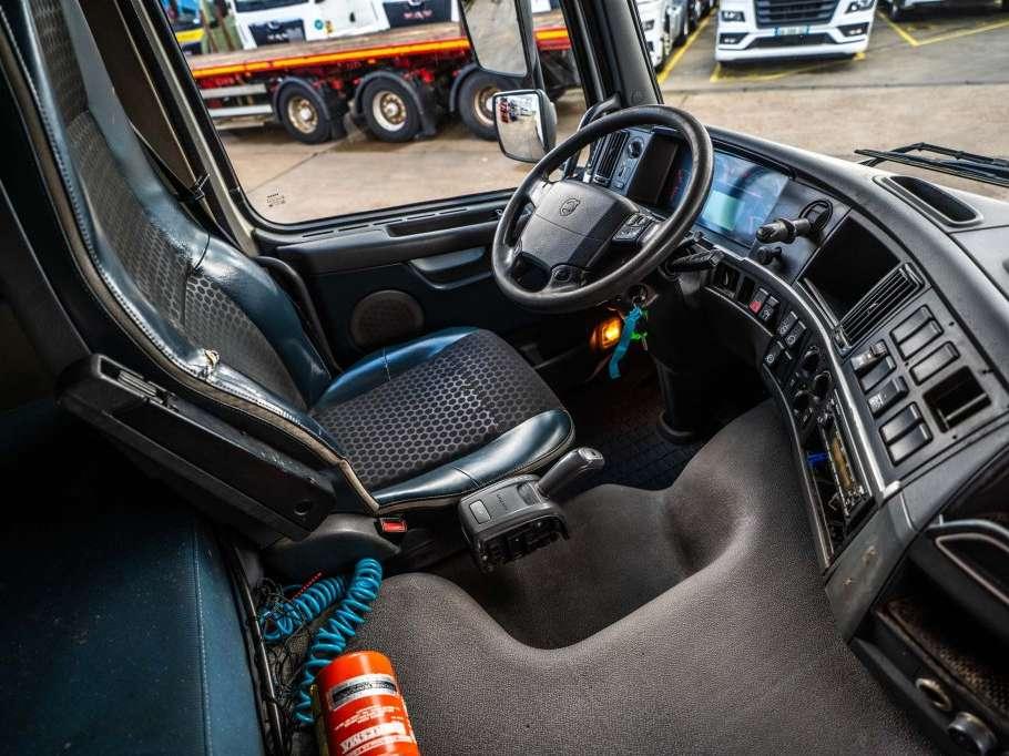 Volvo FMX 420+HYDR Photo 17