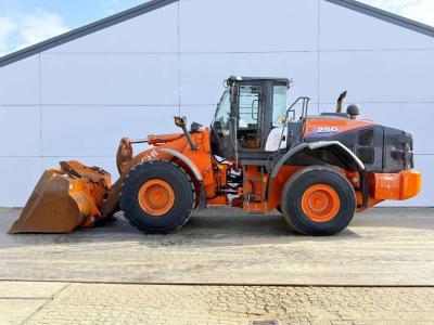 Hitachi ZW250-6 - CDC / 3rd Function / Auto Greasing Photo 1