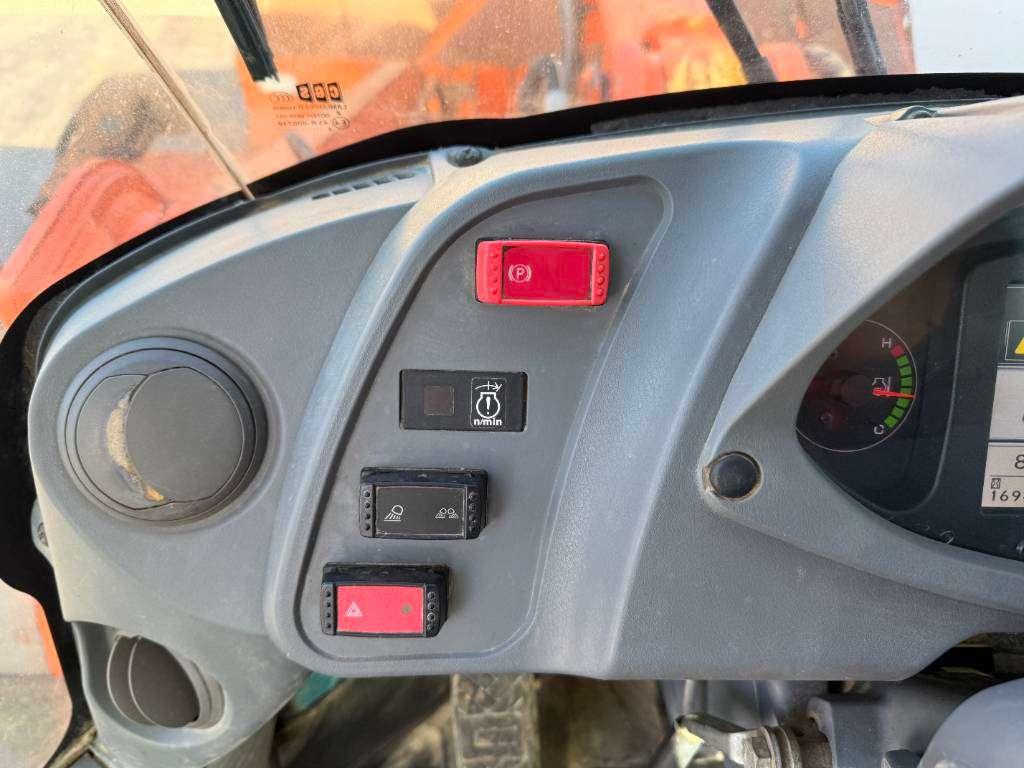 Hitachi ZW250-6 - CDC / 3rd Function / Auto Greasing Photo 11