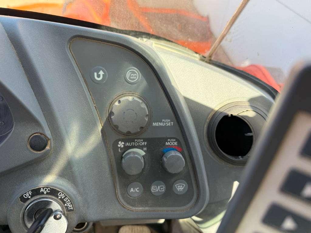 Hitachi ZW250-6 - CDC / 3rd Function / Auto Greasing Photo 13
