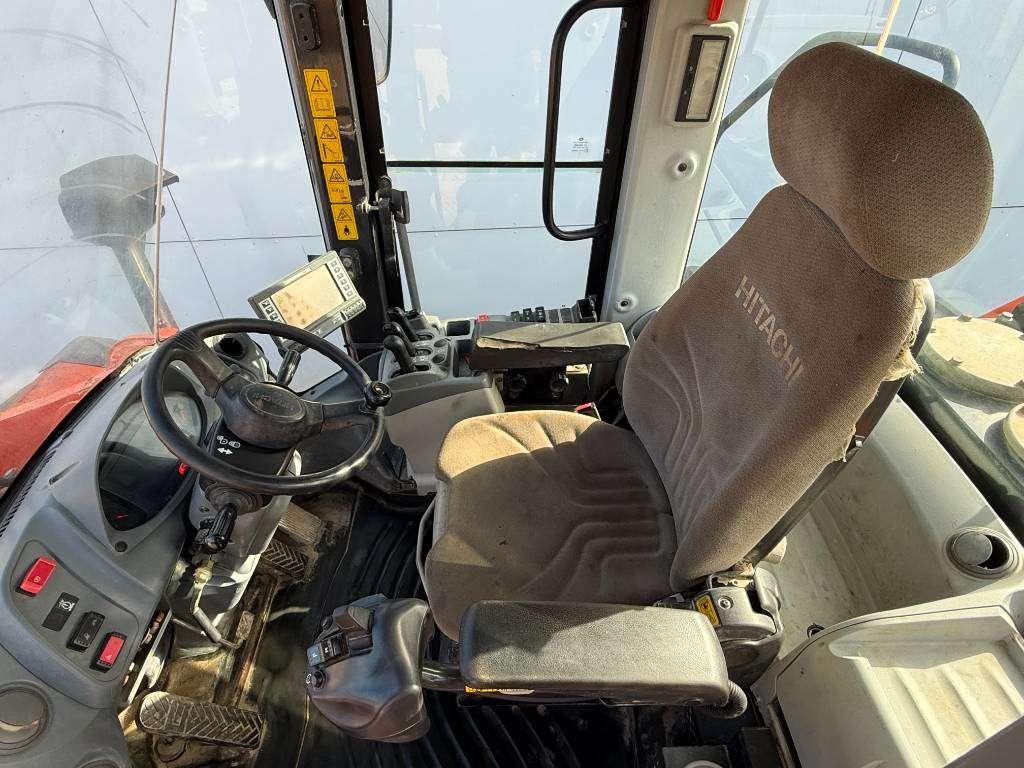 Hitachi ZW250-6 - CDC / 3rd Function / Auto Greasing Photo 8