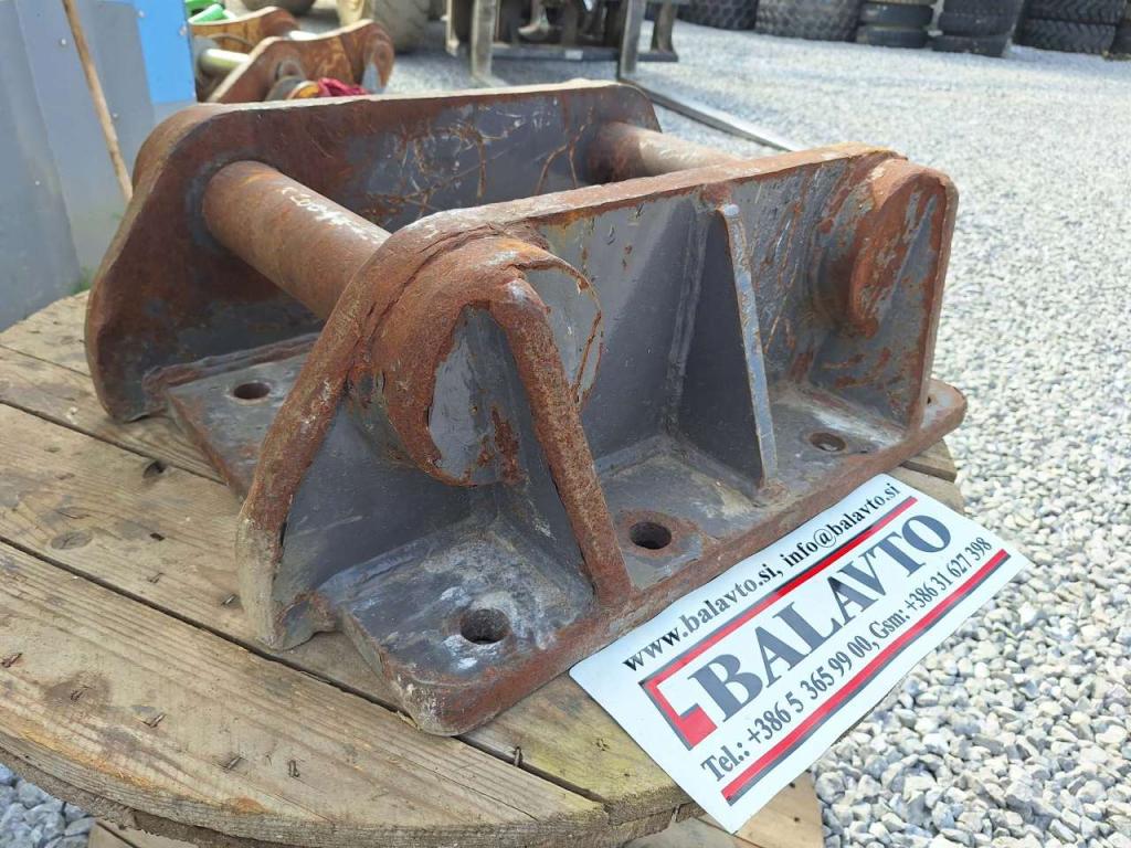 UNI80 for 20-25 ton excavators Attachment plate Photo 1