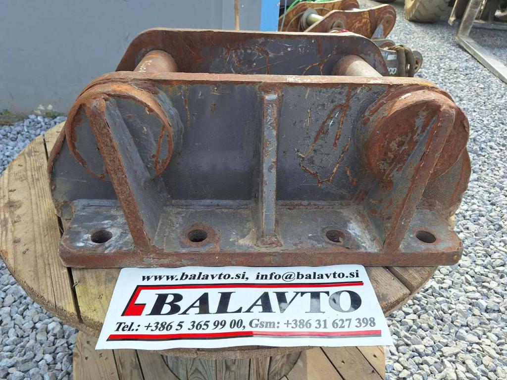 UNI80 for 20-25 ton excavators Attachment plate Photo 2