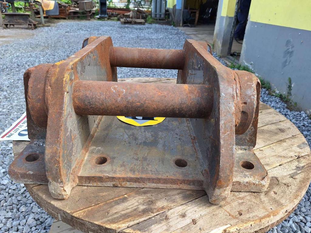 UNI80 for 20-25 ton excavators Attachment plate Photo 4