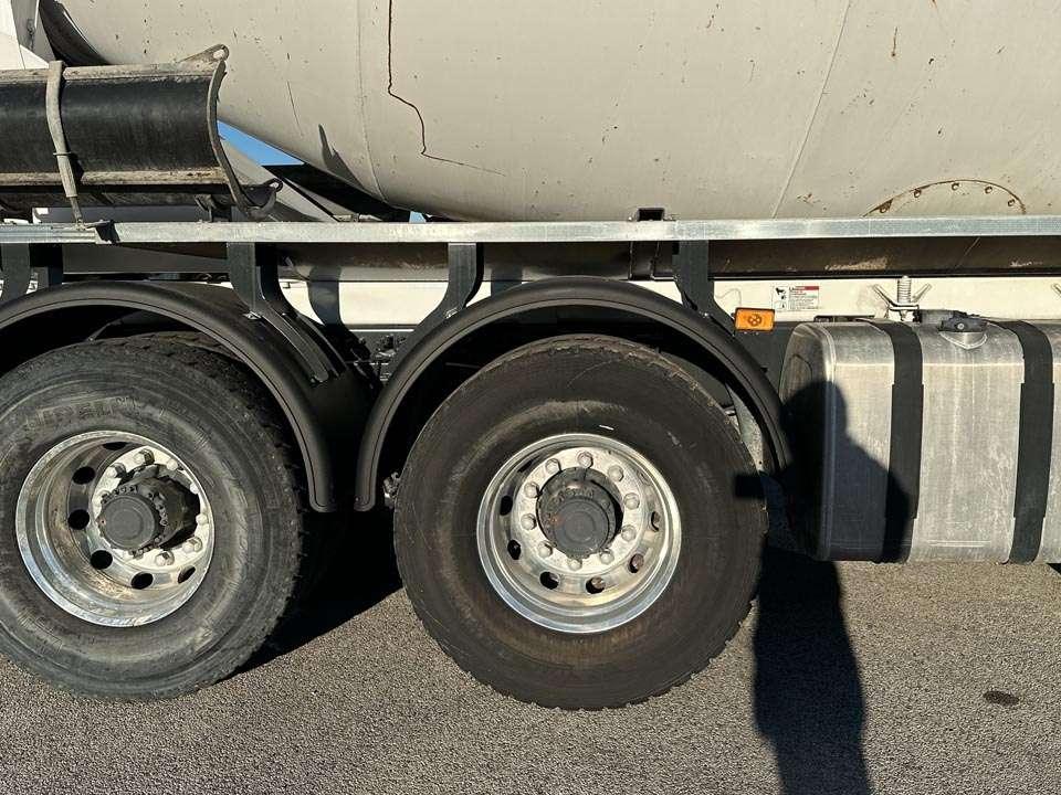 Renault C430 8x4 Photo 12