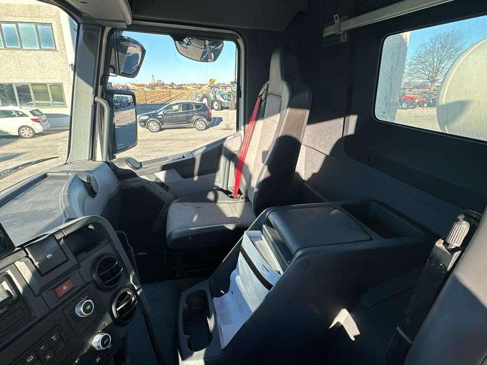 Renault C430 8x4 Photo 18