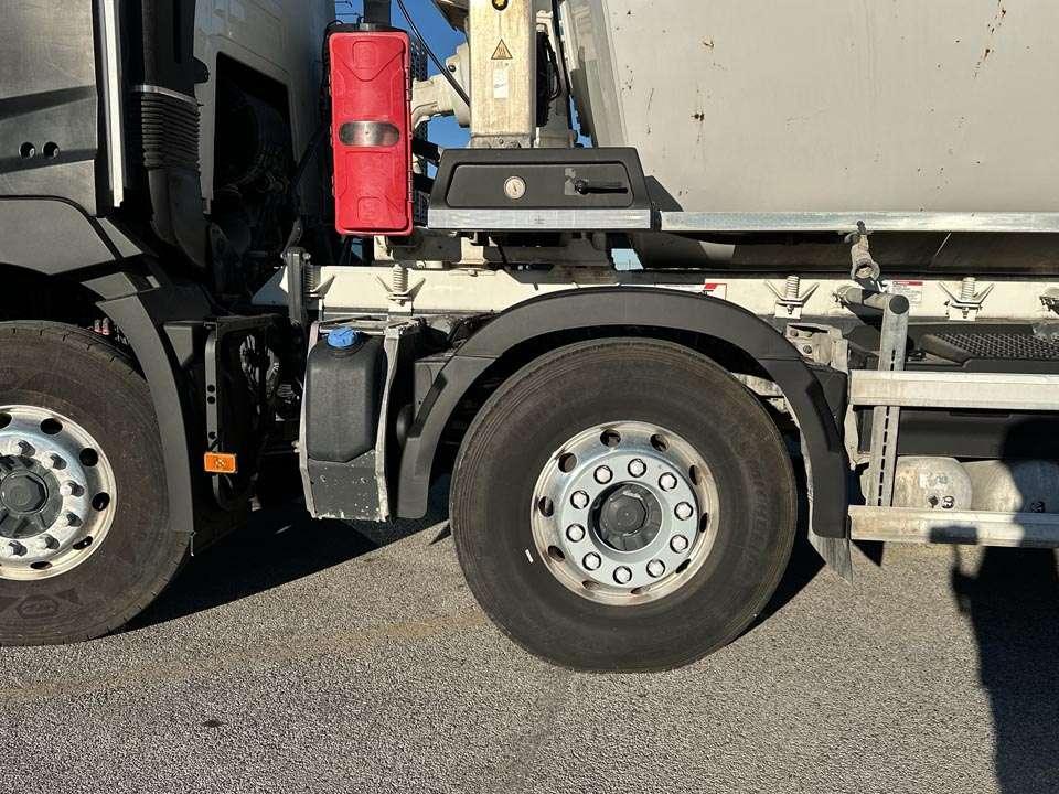 Renault C430 8x4 Photo 4