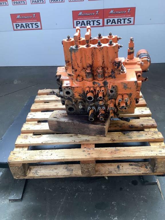 Distributeur hydraulique pour Fiat Hitachi EX 235 Photo 1