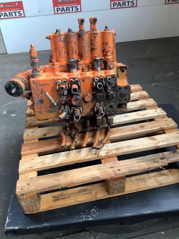 Distributeur hydraulique pour Fiat Hitachi EX 235 Photo 2