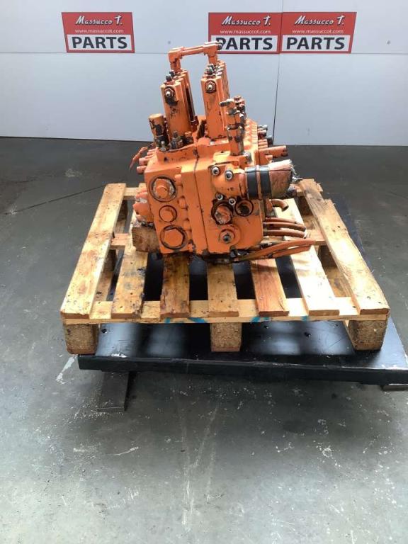 Distributeur hydraulique pour Fiat Hitachi EX 235 Photo 3