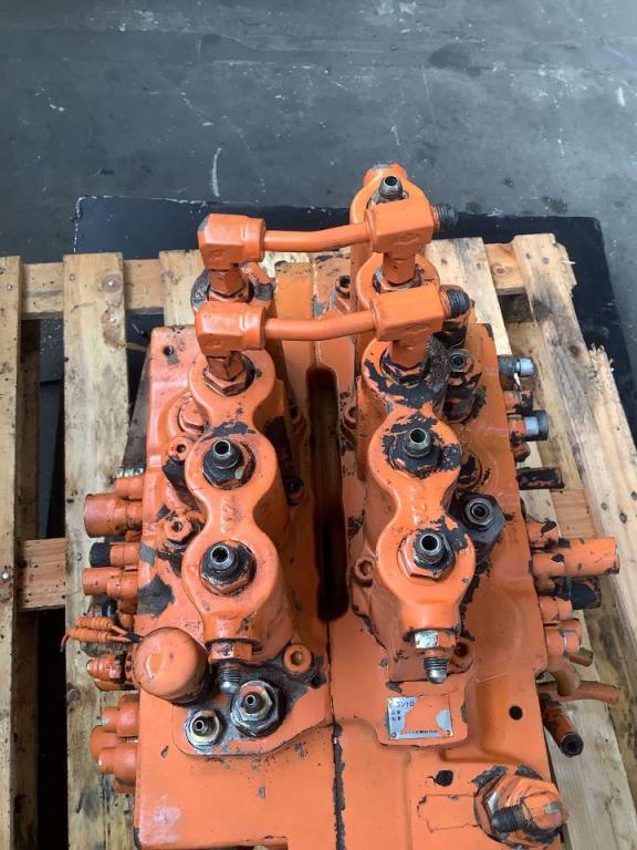 Distributeur hydraulique pour Fiat Hitachi EX 235 Photo 6