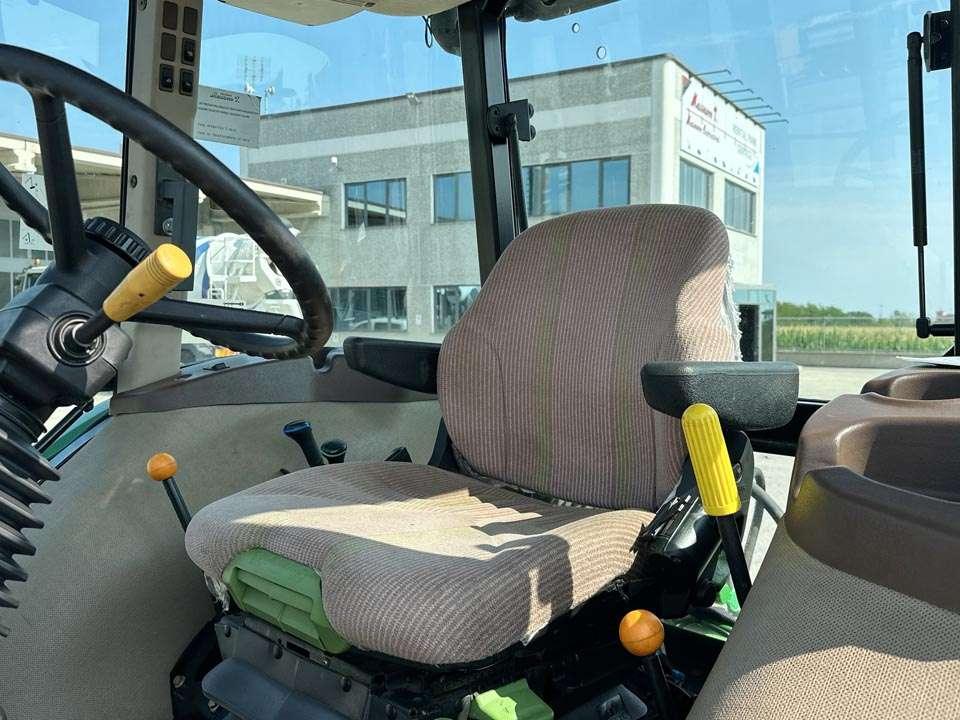 John Deere 6100D Photo 13