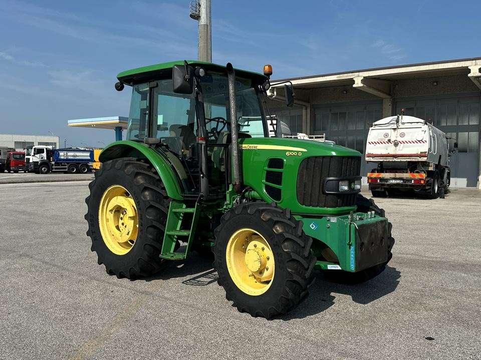 John Deere 6100D Photo 17