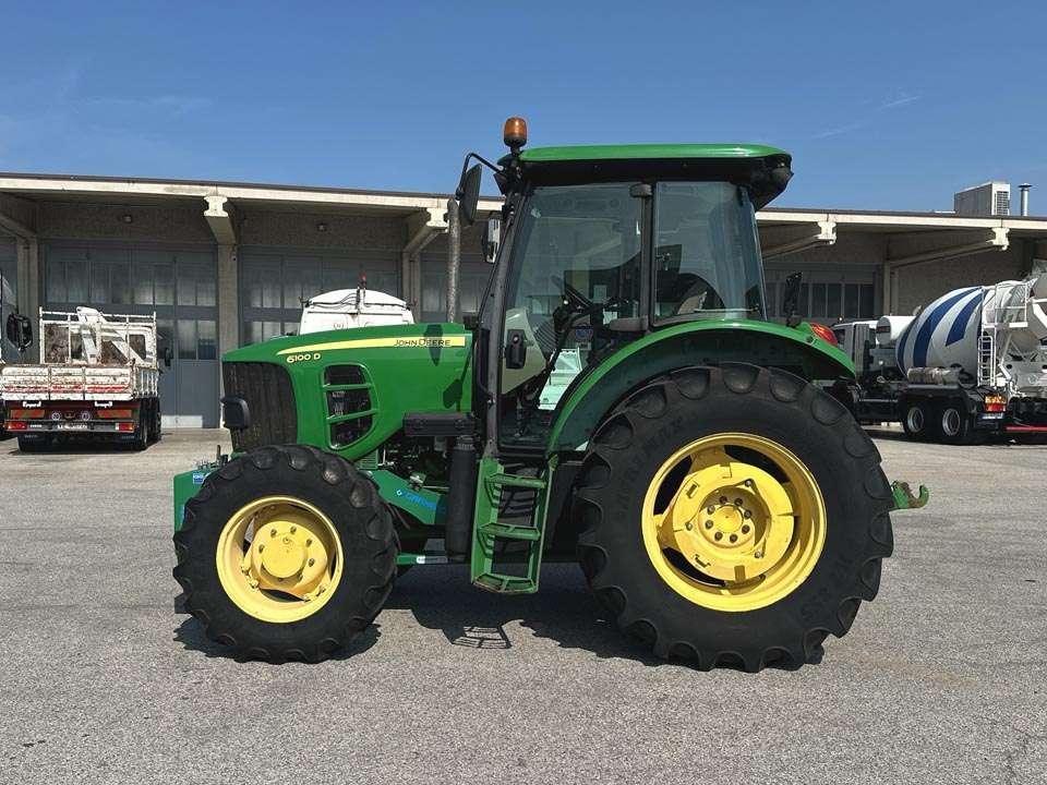 John Deere 6100D Photo 2