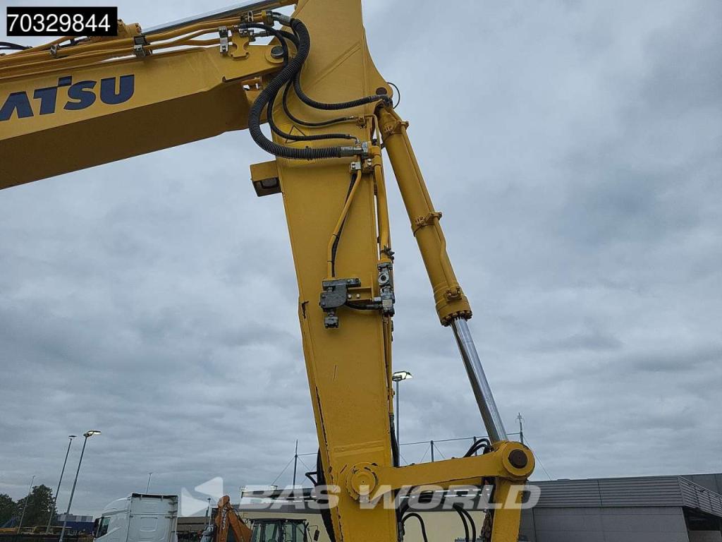 Komatsu HB215 LC -2 Photo 12
