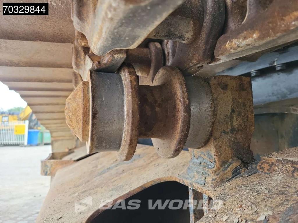 Komatsu HB215 LC -2 Photo 22