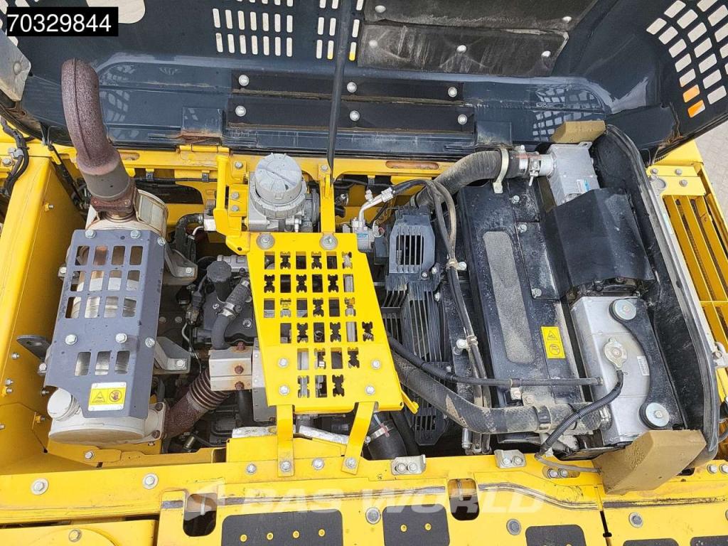 Komatsu HB215 LC -2 Photo 26
