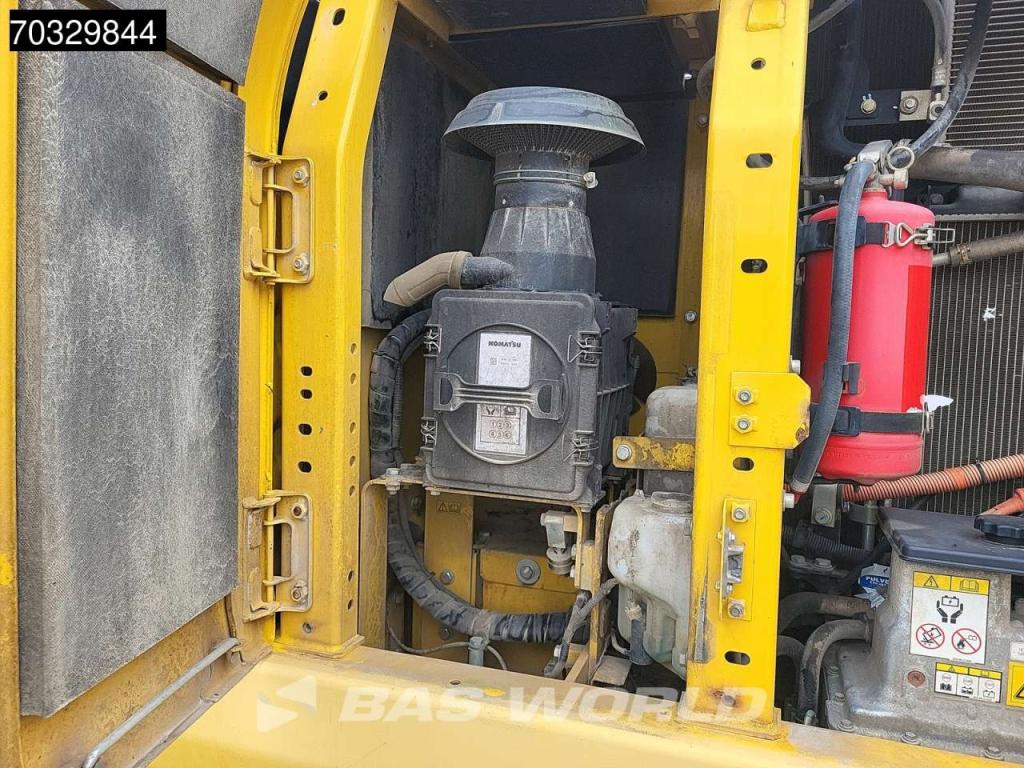 Komatsu HB215 LC -2 Photo 27