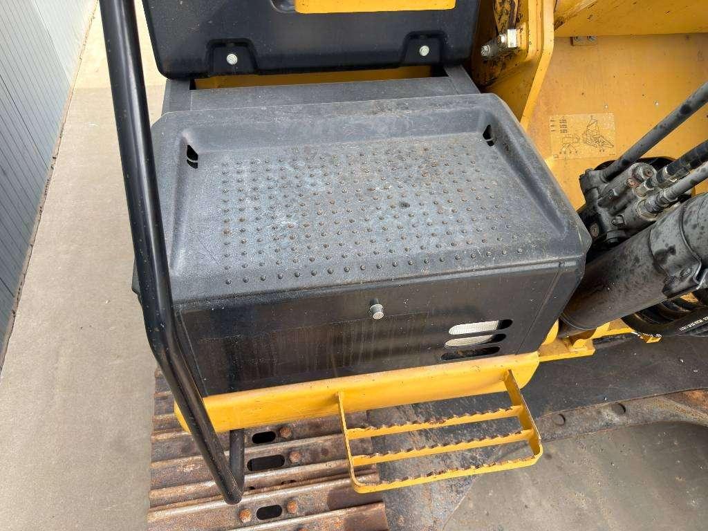 Caterpillar 320E L Photo 17